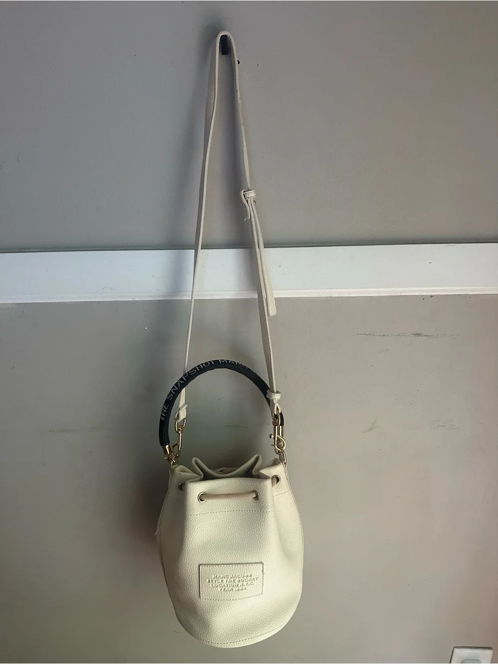 MARC JACOBS The Bucket White Leather Drawstring Shoulder Bag Authentic